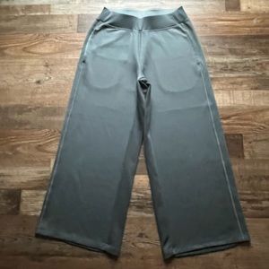 Limited Edition Calia by Carrie Underwood Leggings - pockets on both sides